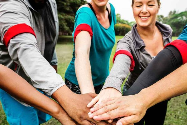 imagine-15-Activitati-Indoor-de-team-building-cu-echipa-la-munte-1200×628